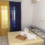 Theoni